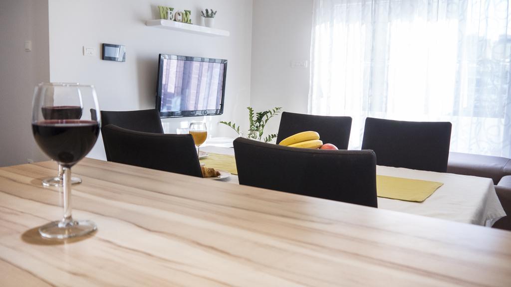 Apartment Nikolina Подстрана Екстер'єр фото